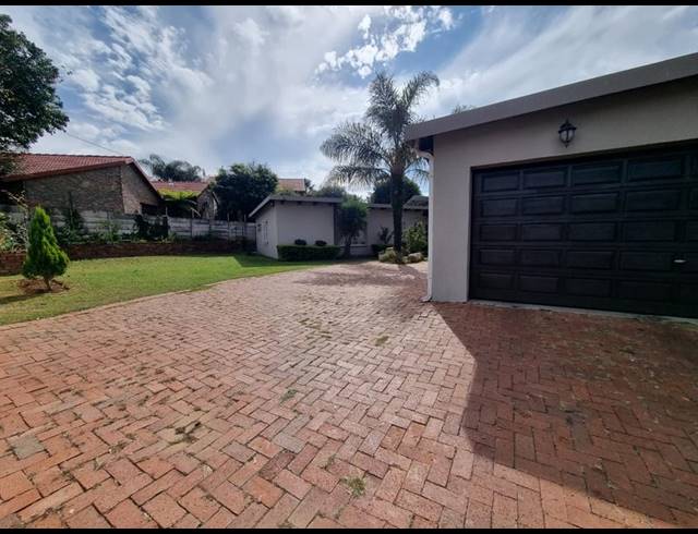 4 BEDROOM HOUSE FOR SALE IN GARSFONTEIN